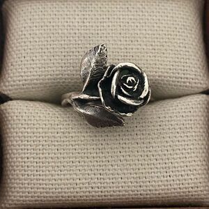 James Avery Retired 3D Rose Ring